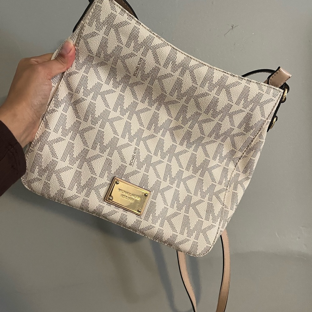 Michael kors crossbody